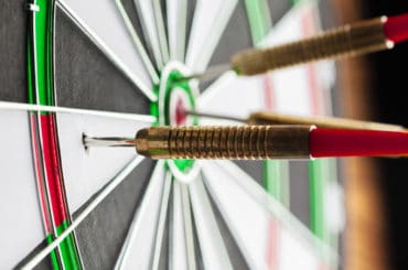 Dartscheibe mit Darts